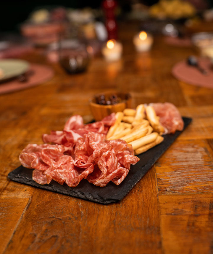 Aperitiv'O Emiliano (Jambon Cru , Saucisson autentico,Coppa, Gressins, Olives)