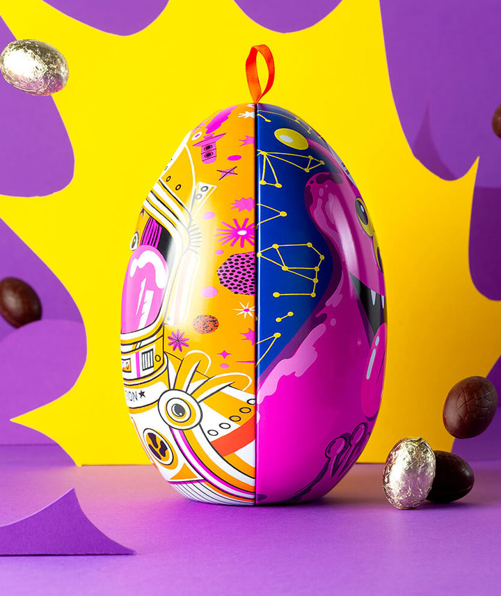 Œuf Alien praliné noisettes et caramel, chocolat au lait