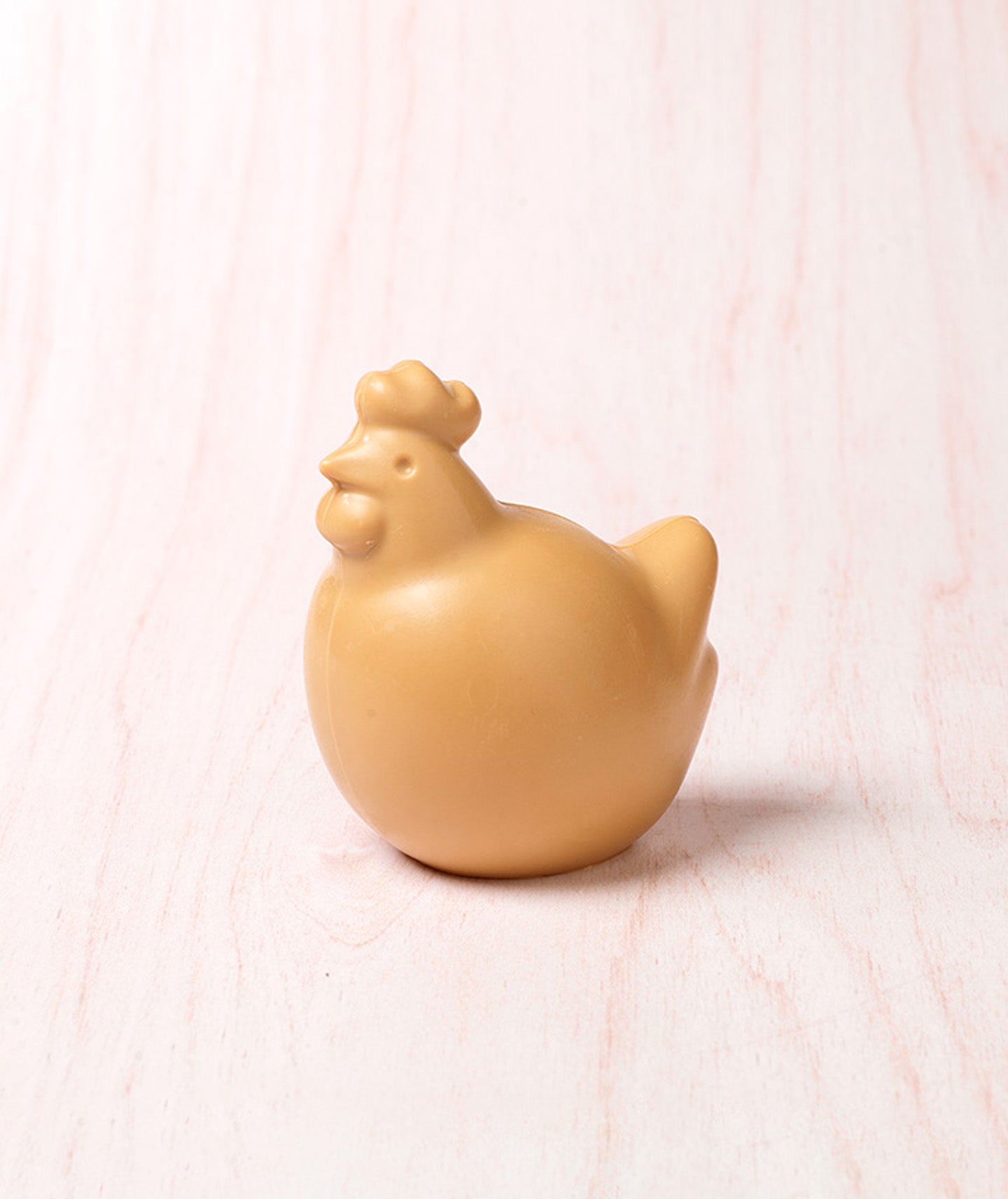 Poule au chocolat blanc caramel et noix de pécan