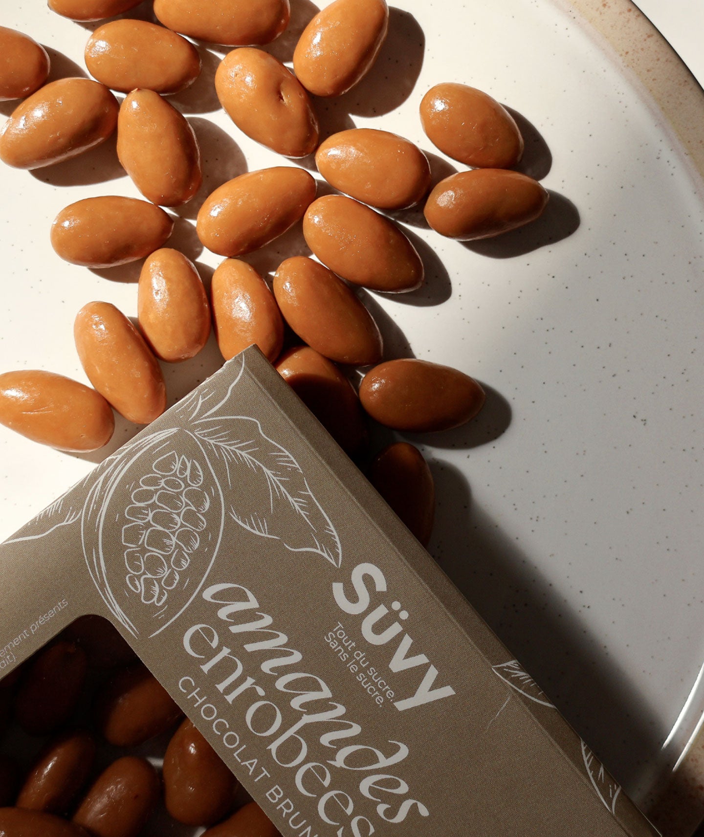 Amandes enrobées de chocolat brun - Suvy