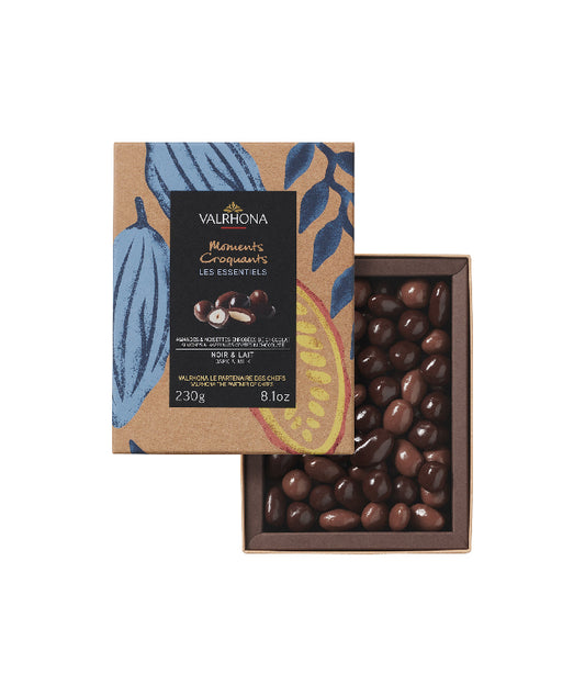 Coffret Equinoxe amandes et noisettes enrobées de chocolat noir et lait