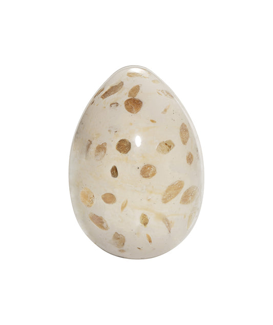 Œuf en nougat garni de papillotes