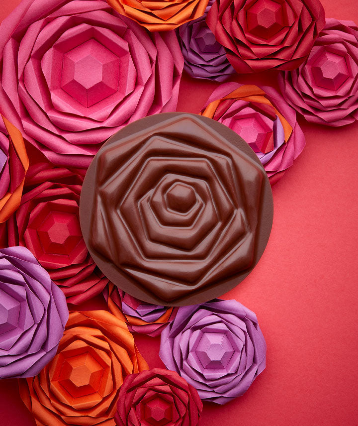 Fleur fraise et vanille au chocolat noir