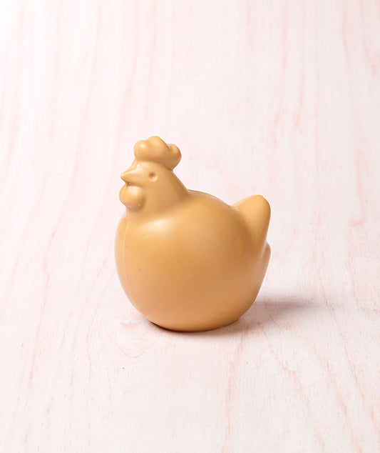Poule au chocolat blanc caramel et noix de pécan