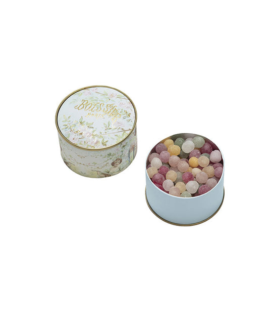 Poudrier perles Célestes vue face aux Galeries Lafayette Le Gourmet