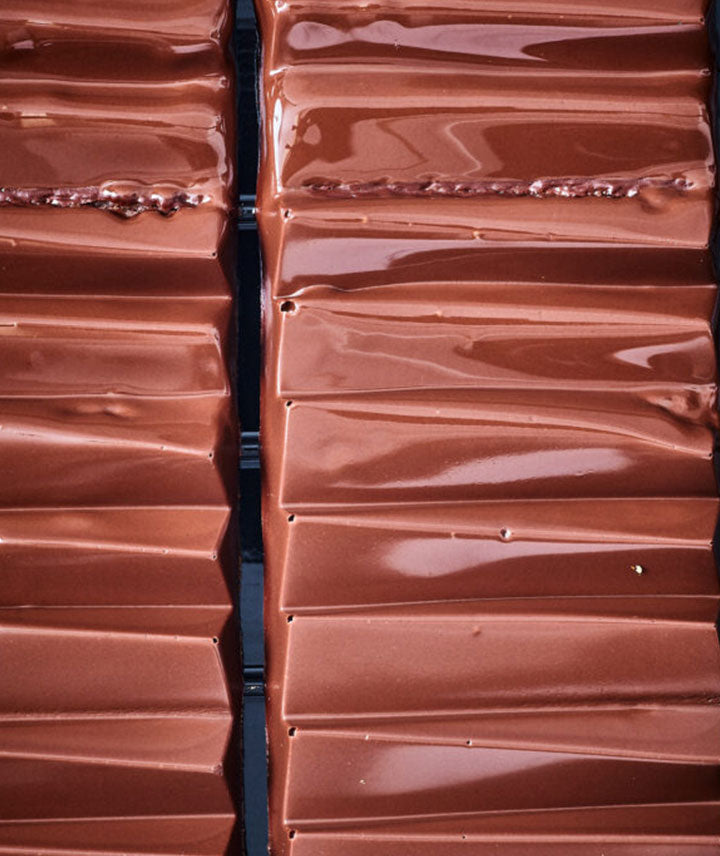Tablette chocolat noir et praliné noisette foisonnée