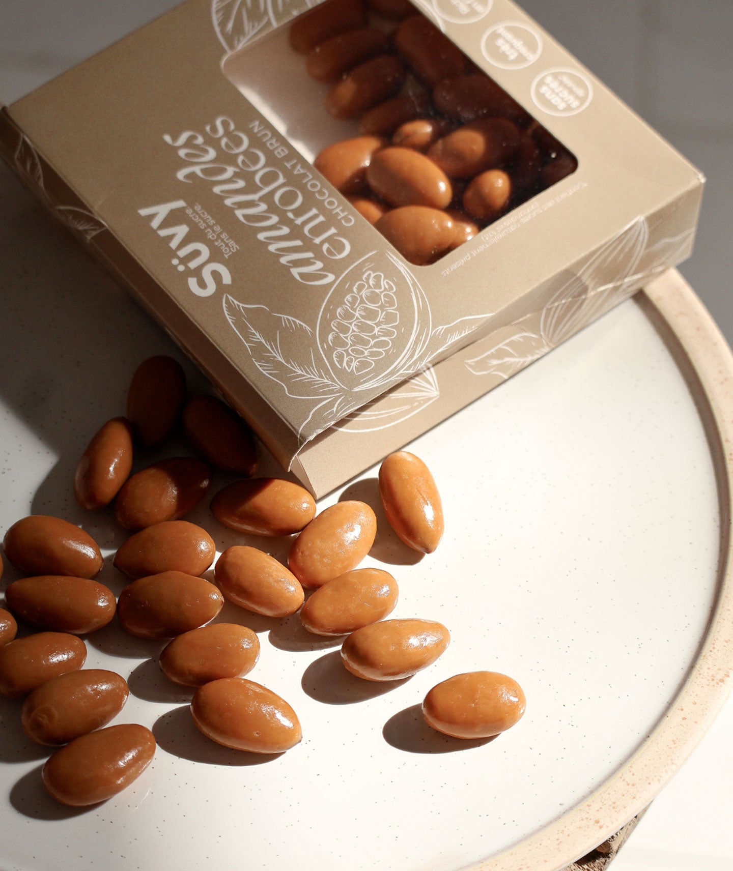 Amandes enrobées de chocolat brun - Suvy