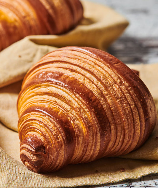 Croissant MAISON PHILIPPE CONTICINI vue face aux Galeries Lafayette Le Gourmet