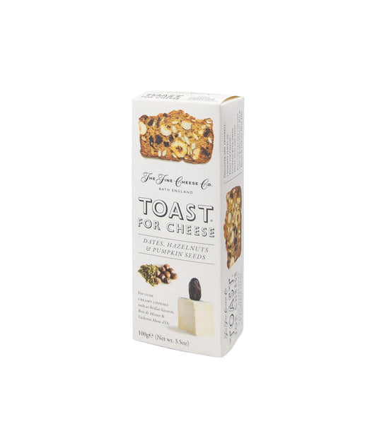 Toast au fromage, dattes et noisettes