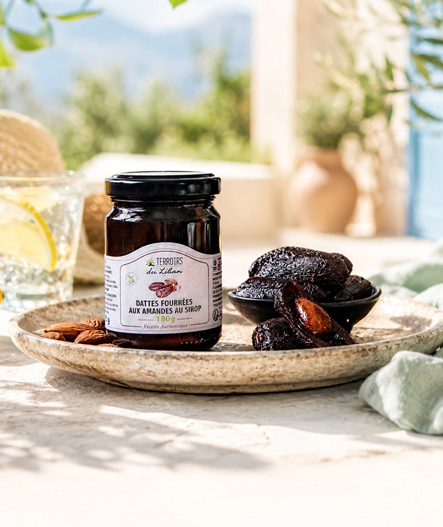 Dattes fourrées aux amandes au sirop