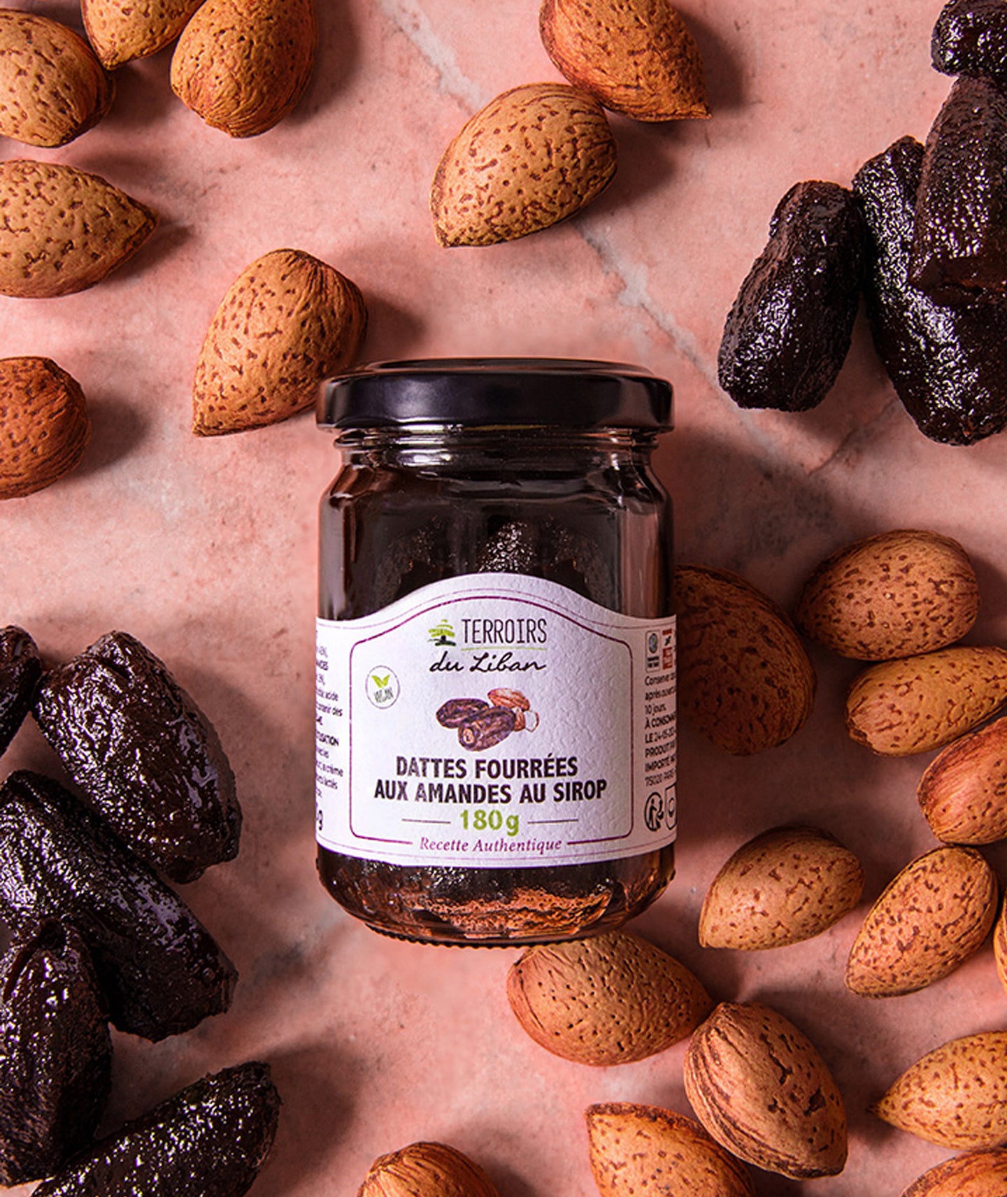 Dattes fourrées aux amandes au sirop