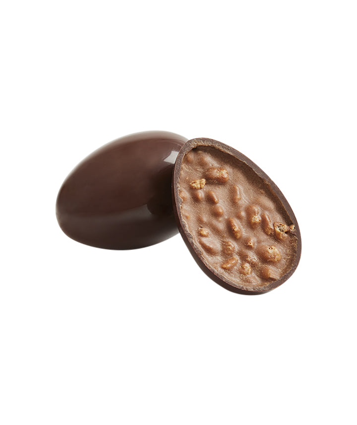Oeuf praliné au riz soufflé et coque au chocolat noir