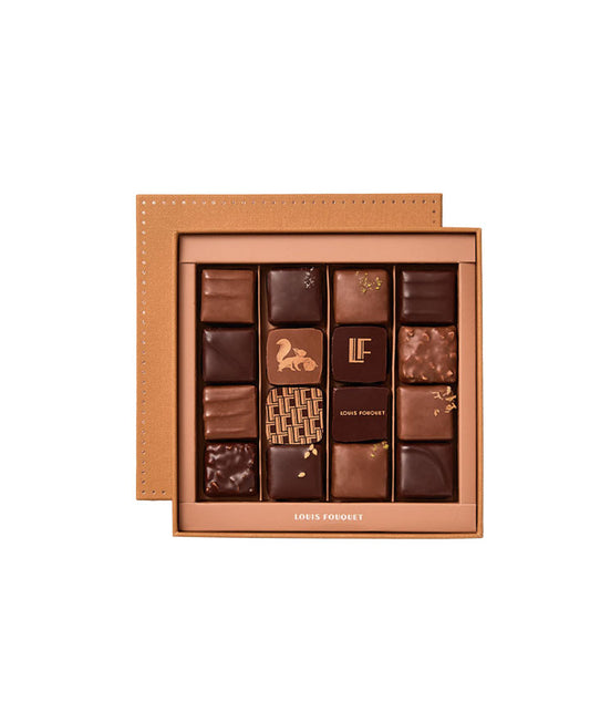Boîte carrée de 16 chocolats assortis