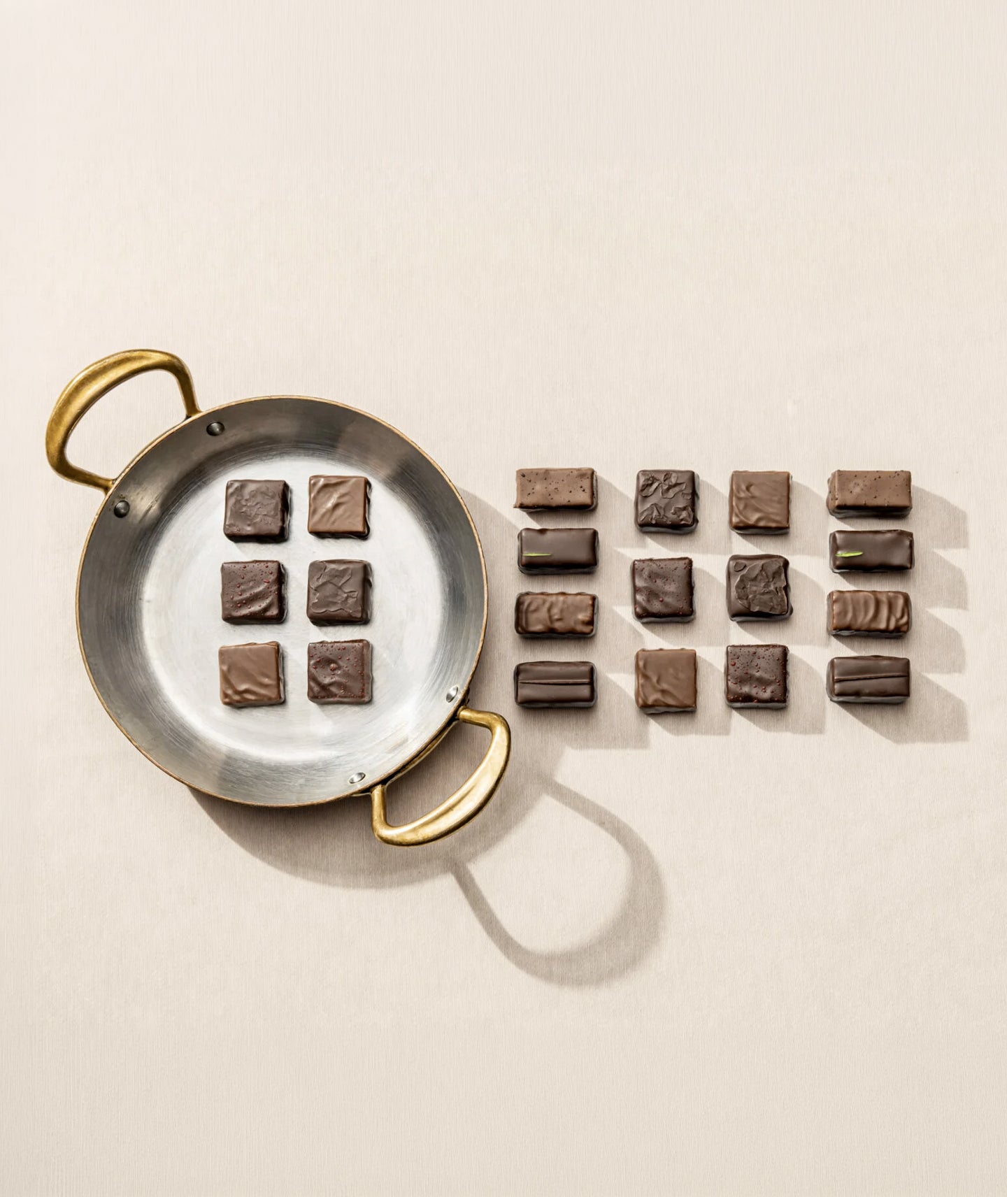 Coffret 16 pralinés et 18 ganaches